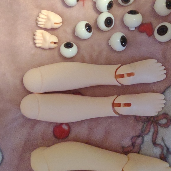 Puyoo kumako doll parts two legs with feet, hands, and eyes of different sizes - Picture 5 of 6